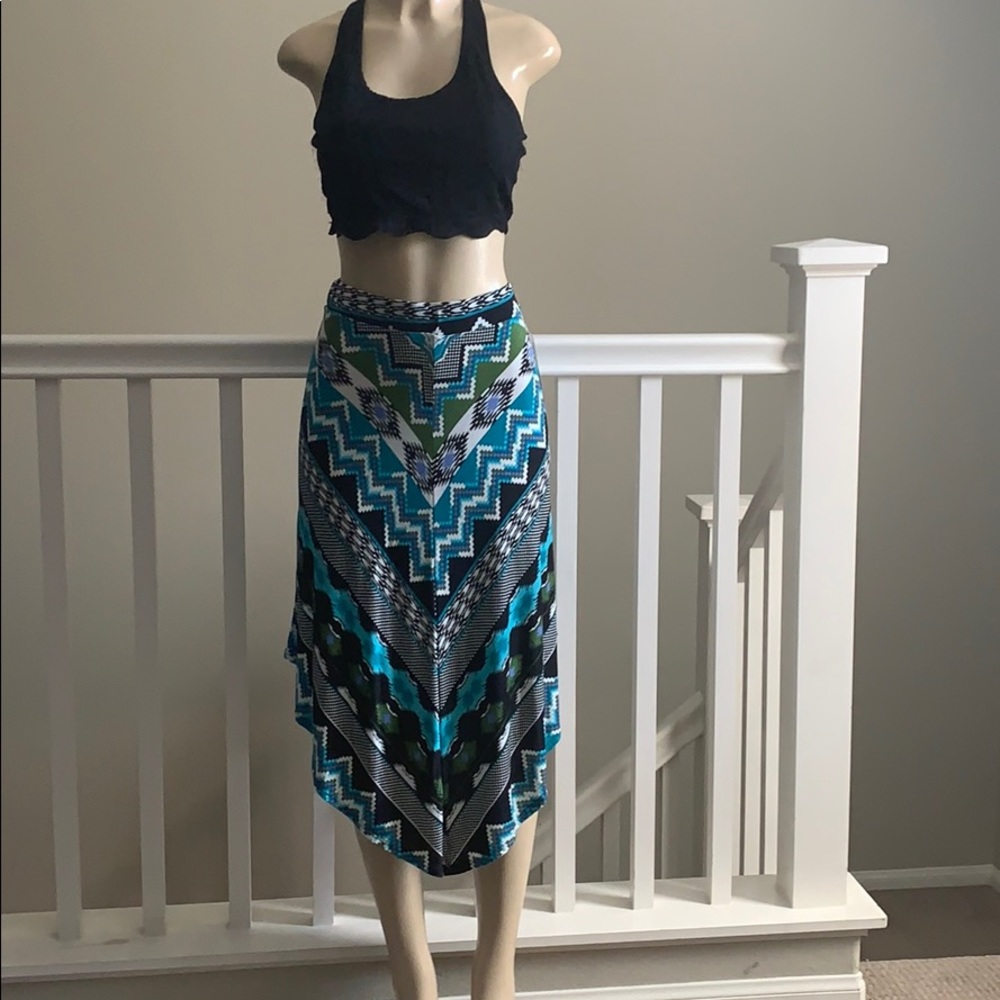 ❤️❤️Lily White Asymmetrical Skirt size Medium